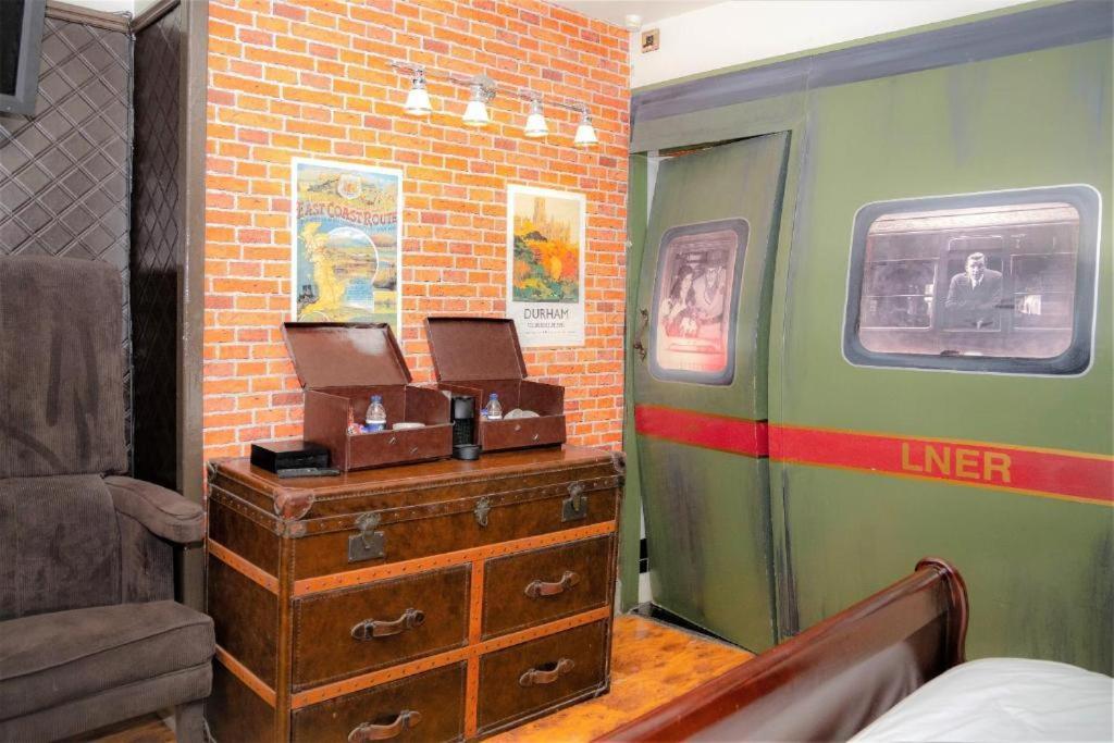 Hotel Oyo The Townhouse Durham Esterno foto