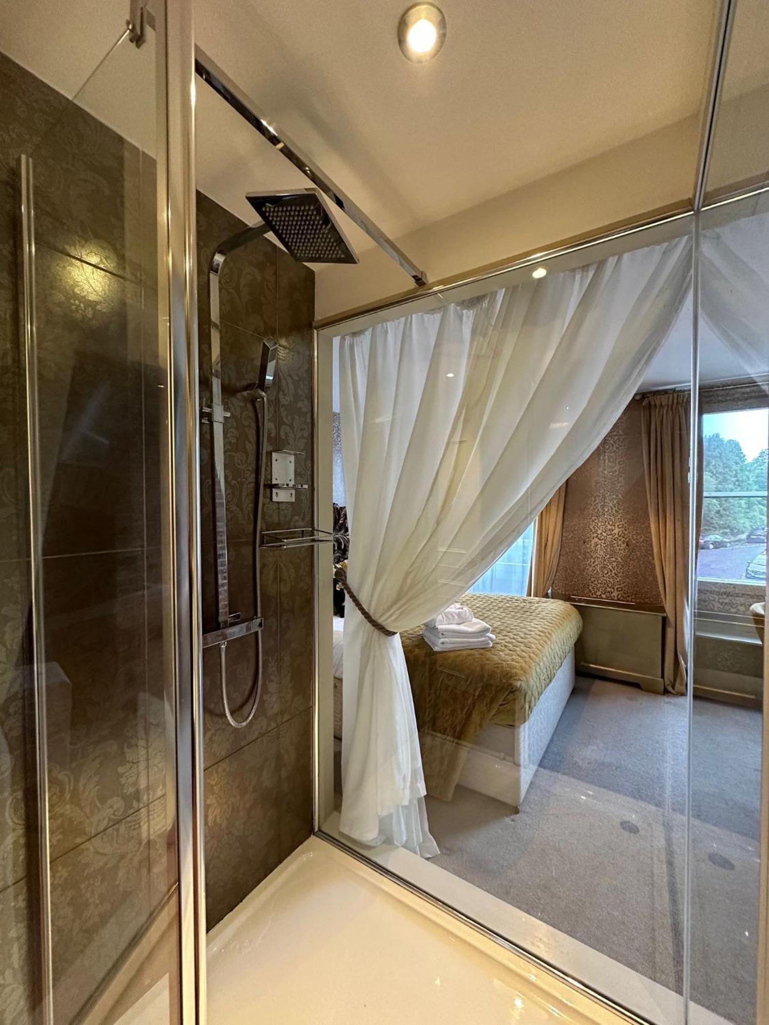 Hotel Oyo The Townhouse Durham Esterno foto
