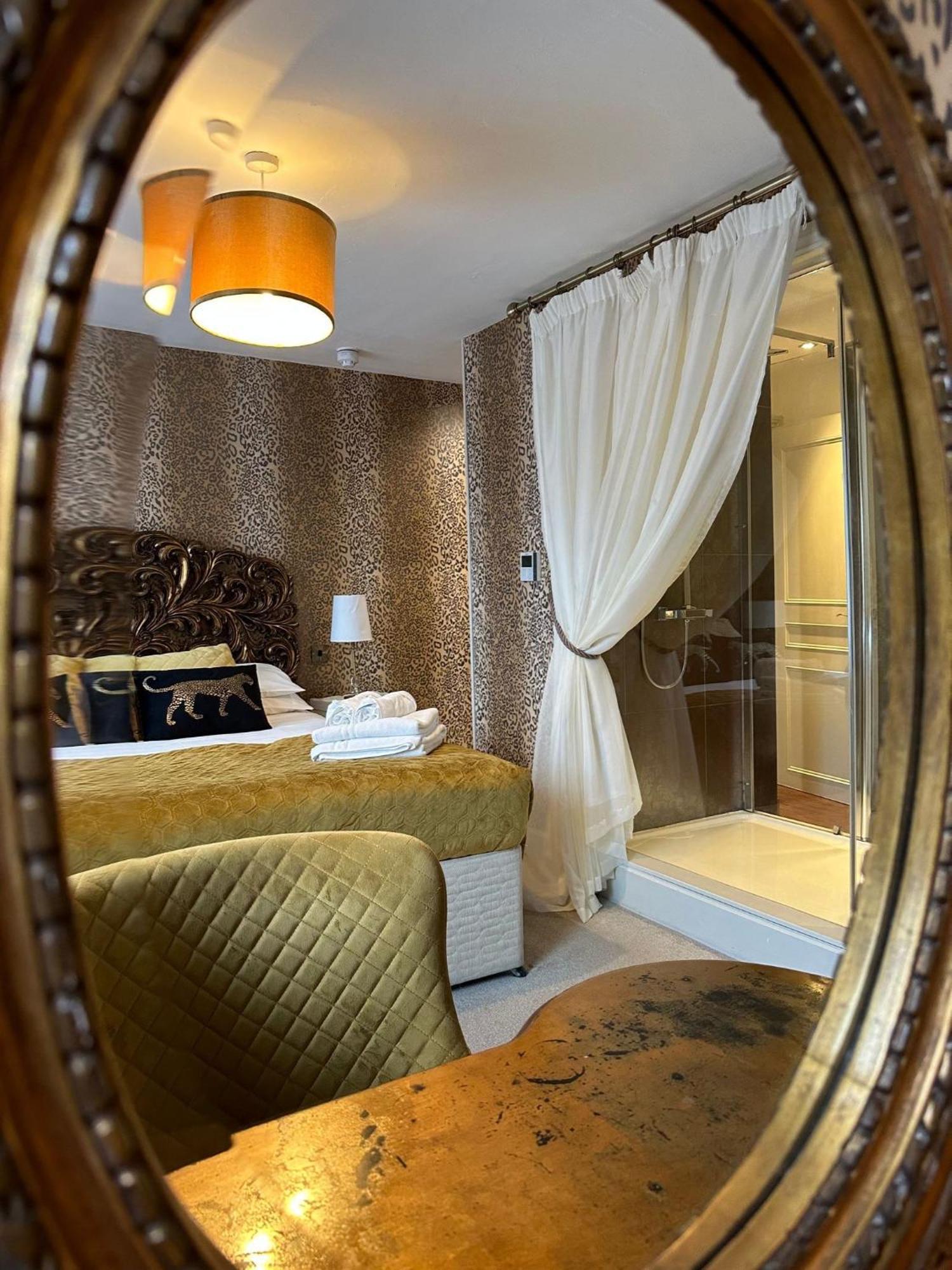 Hotel Oyo The Townhouse Durham Esterno foto