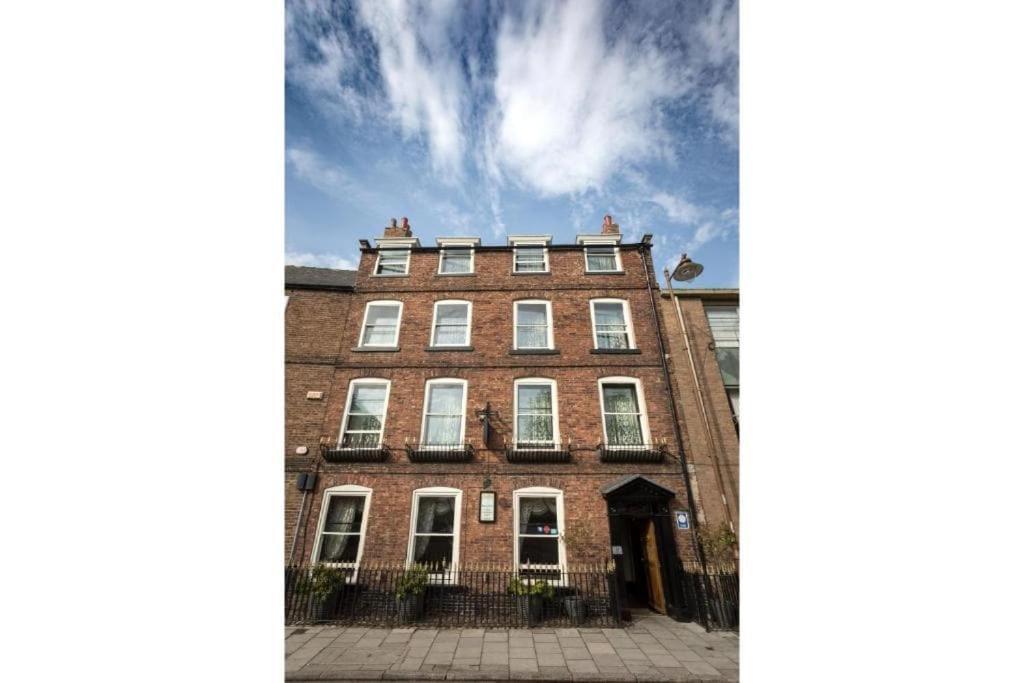 Hotel Oyo The Townhouse Durham Esterno foto