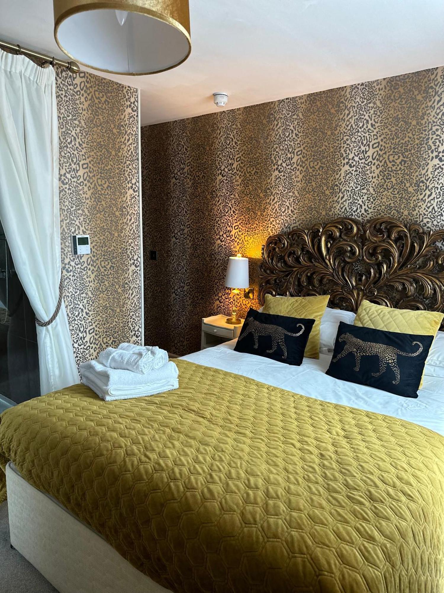 Hotel Oyo The Townhouse Durham Esterno foto